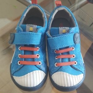 Keen toddler boys sneakers shark sz 24/8